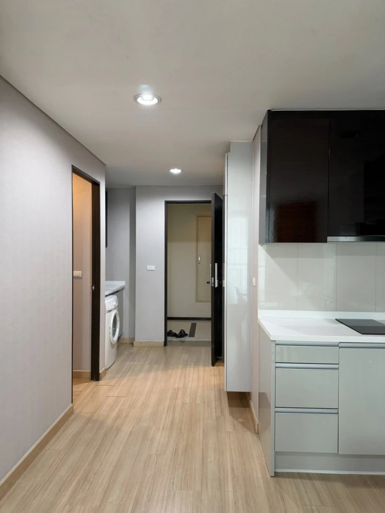 For rent: The Address Phathumwan, 2 bedrooms, spacious living area, coordinated decor. What are you waiting for?