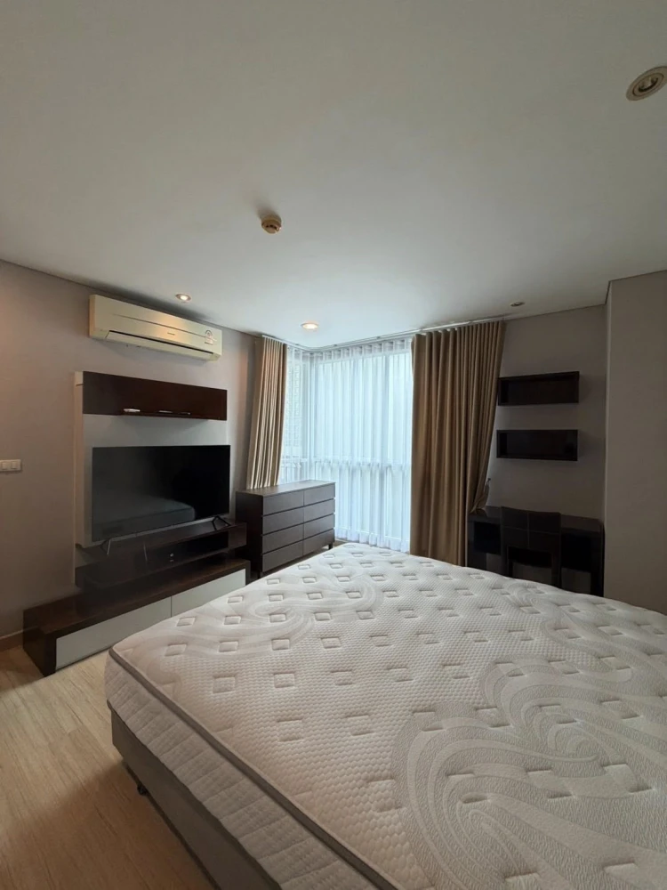 For rent: The Address Phathumwan, 2 bedrooms, spacious living area, coordinated decor. What are you waiting for?