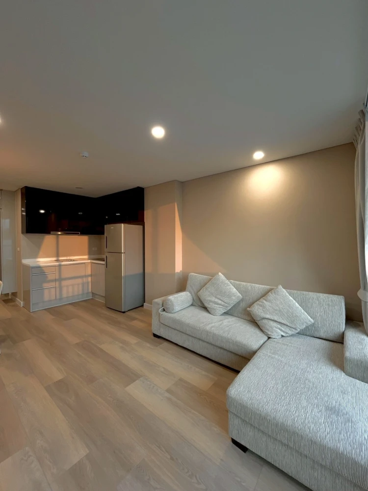 For rent: The Address Phathumwan, 8th floor, fully furnished unit. Book now! Don't miss out!
