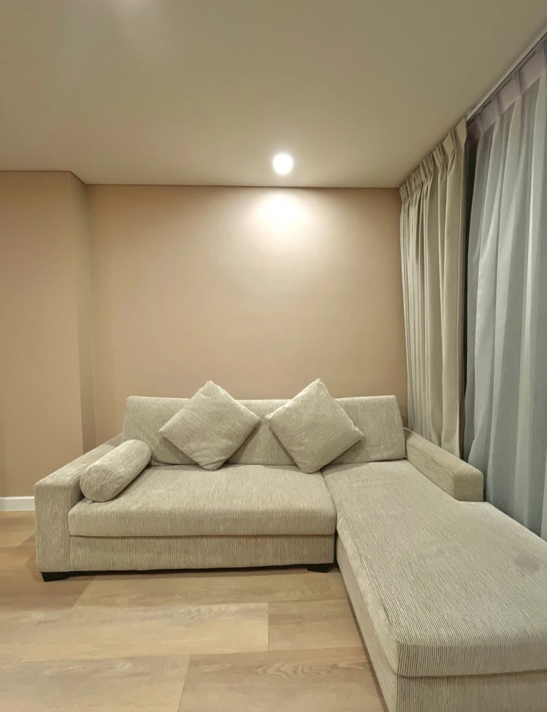 For rent: The Address Phathumwan, 8th floor, fully furnished unit. Book now! Don't miss out!