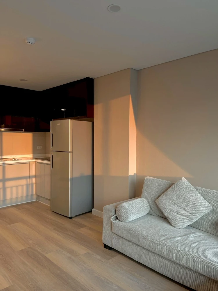 For rent: The Address Phathumwan, 8th floor, fully furnished unit. Book now! Don't miss out!