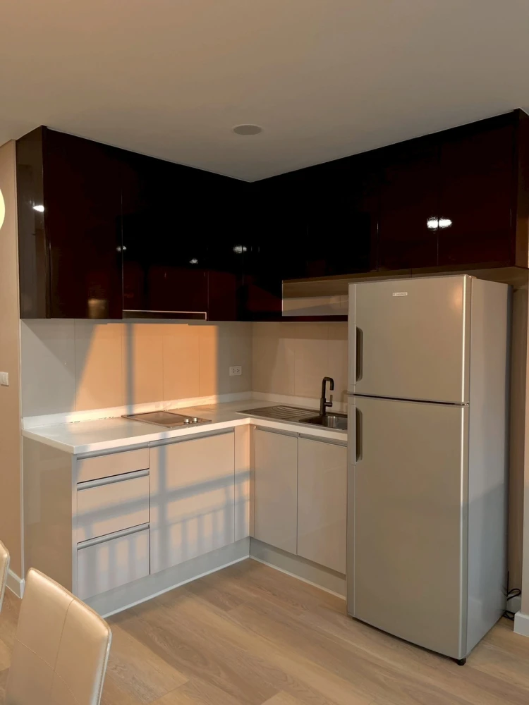 For rent: The Address Phathumwan, 8th floor, fully furnished unit. Book now! Don't miss out!