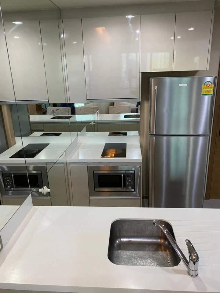 For rent: The Address Sathorn, 12th floor, fully furnished room, move in with your bags immediately. Reserve now, don't wait, hurry!