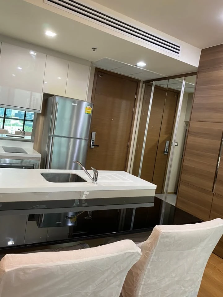 For rent: The Address Sathorn, 12th floor, fully furnished room, move in with your bags immediately. Reserve now, don't wait, hurry!
