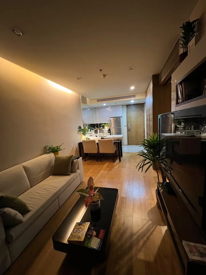 For rent: The Address Sathorn, 12th floor, fully furnished room, move in with your bags immediately. Reserve now, don't wait, hurry!