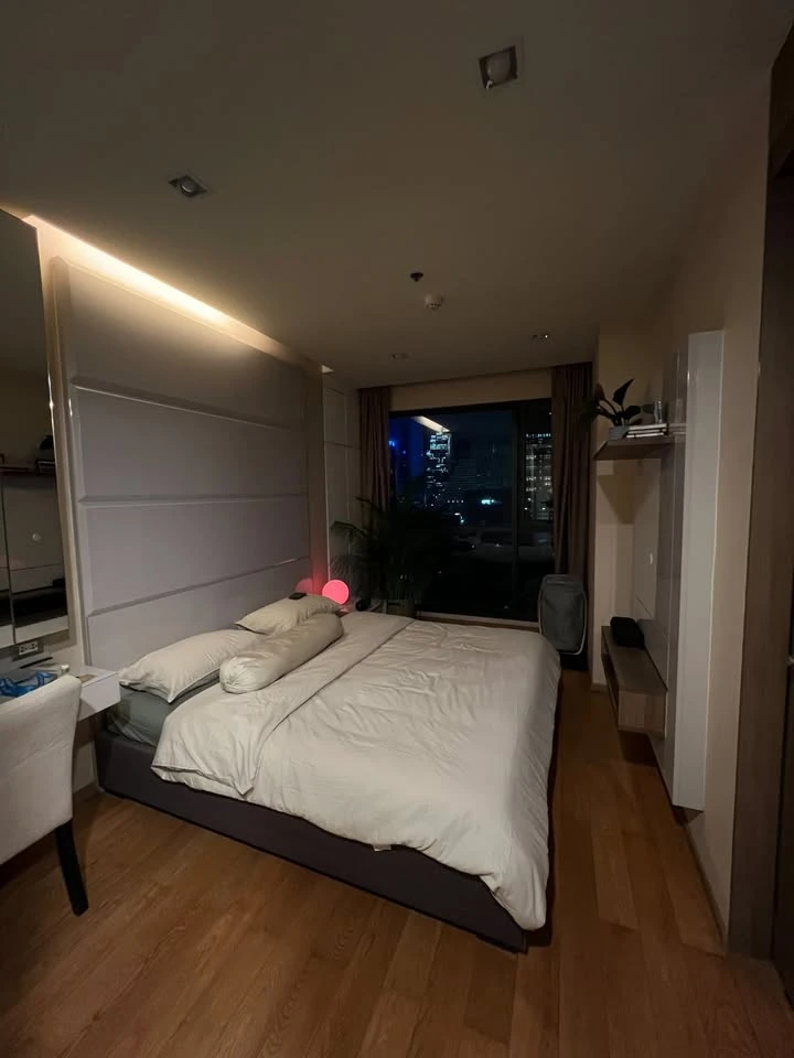 For rent: The Address Sathorn, 12th floor, fully furnished room, move in with your bags immediately. Reserve now, don't wait, hurry!