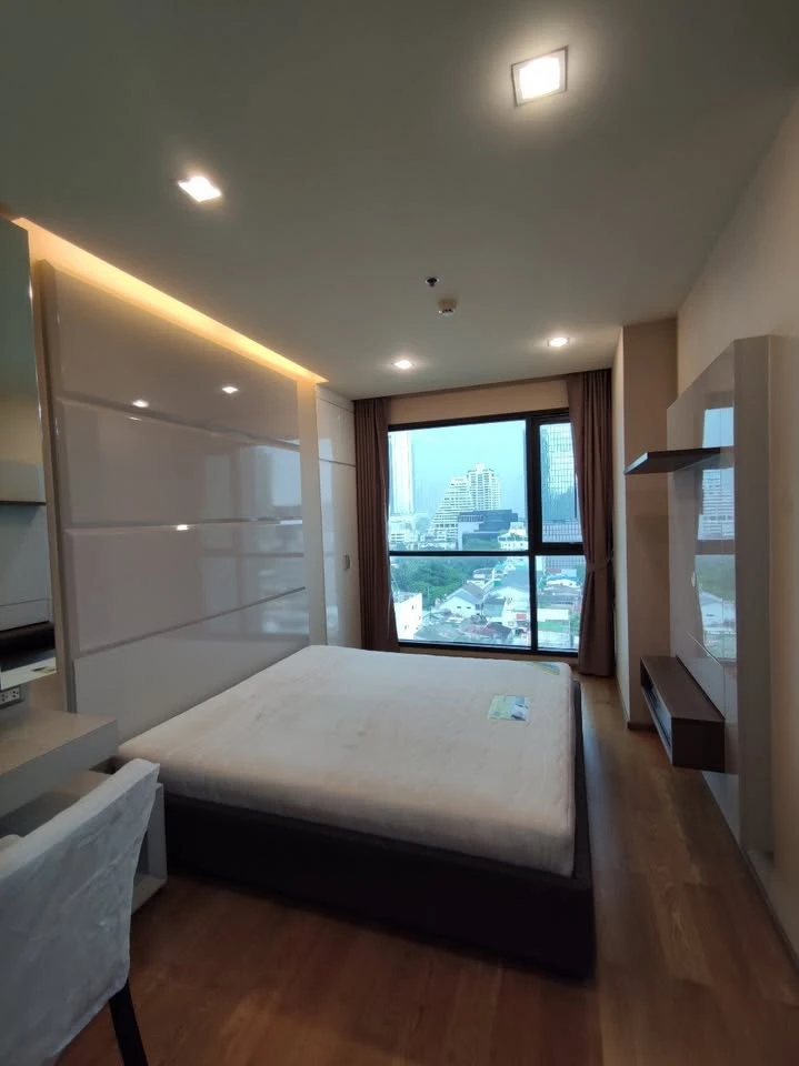 For rent: The Address Sathorn, 12th floor, fully furnished room, move in with your bags immediately. Reserve now, don't wait, hurry!