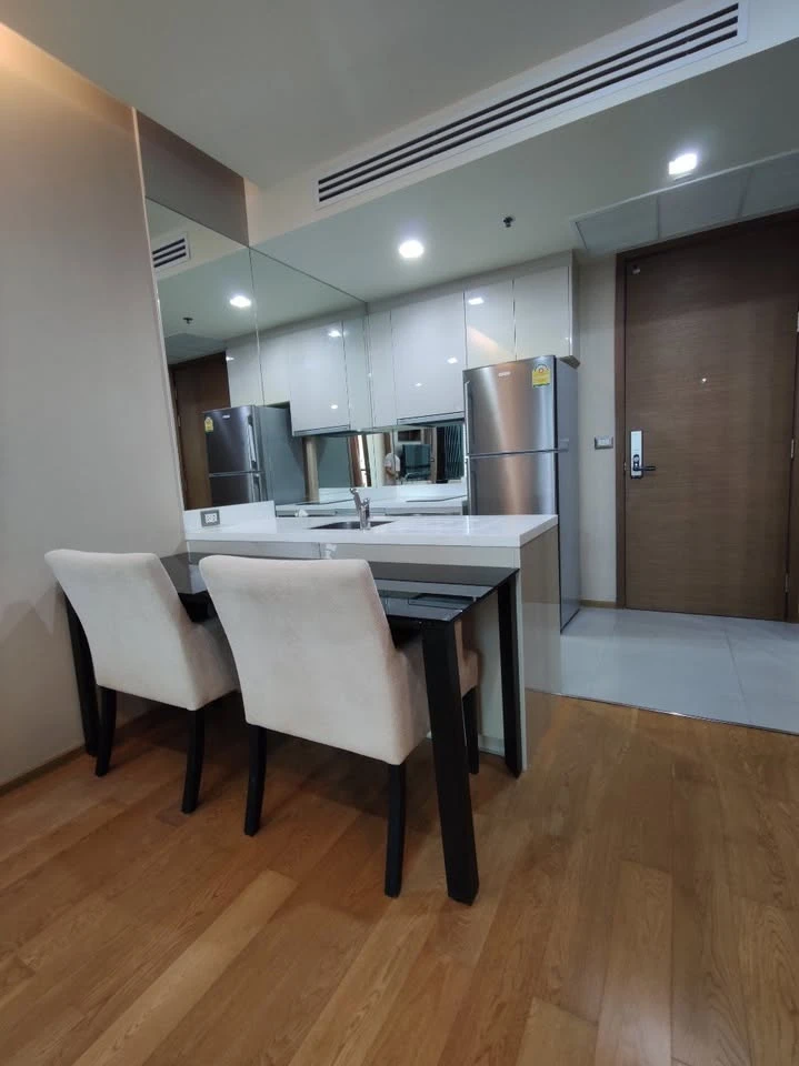 For rent: The Address Sathorn, 12th floor, fully furnished room, move in with your bags immediately. Reserve now, don't wait, hurry!
