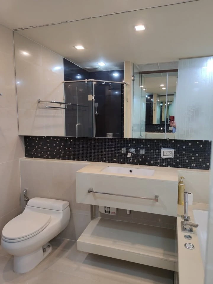 For rent: The Address Sathorn, 12th floor, fully furnished room, move in with your bags immediately. Reserve now, don't wait, hurry!