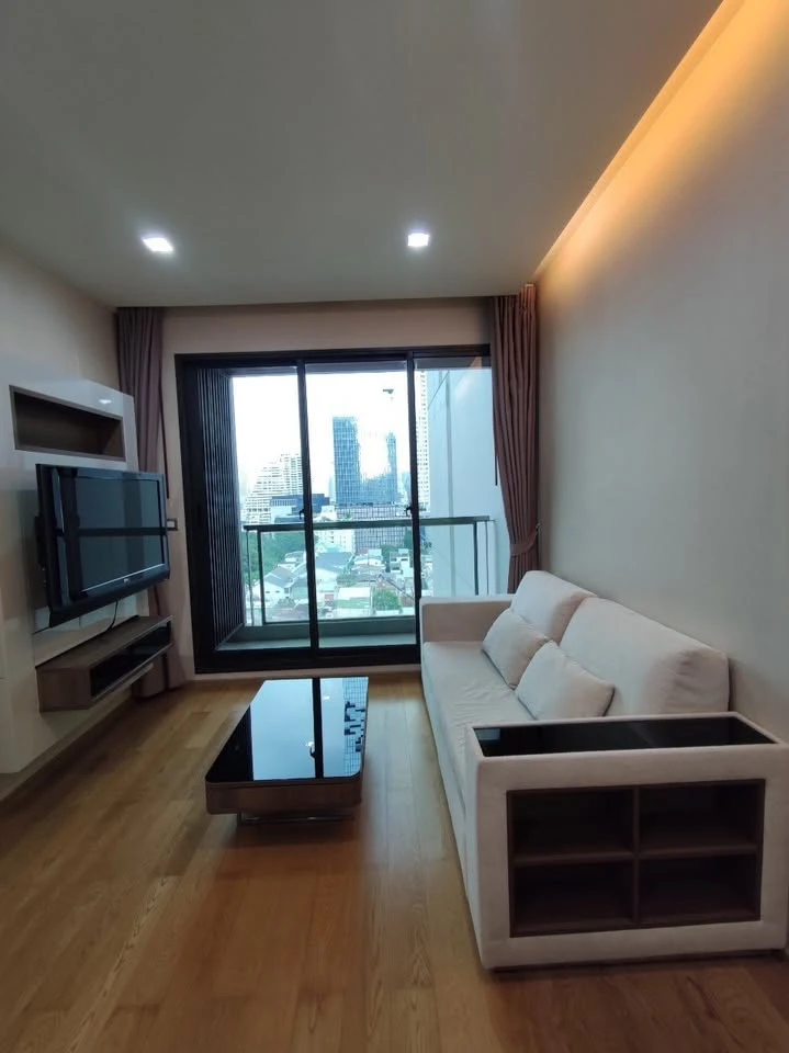 For rent: The Address Sathorn, 12th floor, fully furnished room, move in with your bags immediately. Reserve now, don't wait, hurry!