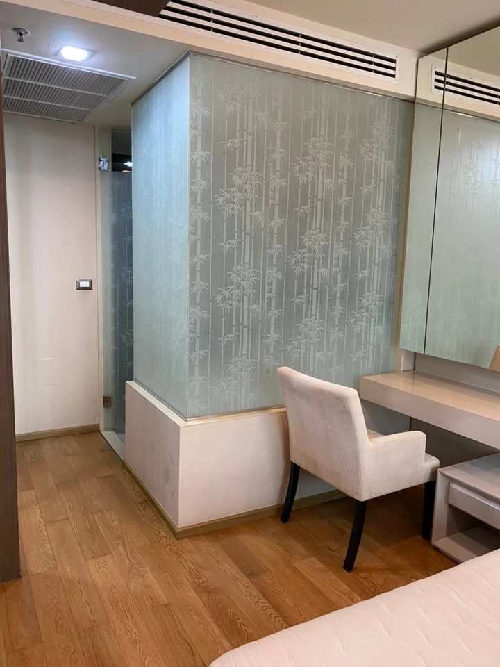 For rent: The Address Sathorn, 12th floor, fully furnished room, move in with your bags immediately. Reserve now, don't wait, hurry!