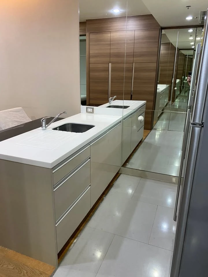 For rent: The Address Sathorn, 12th floor, fully furnished room, move in with your bags immediately. Reserve now, don't wait, hurry!