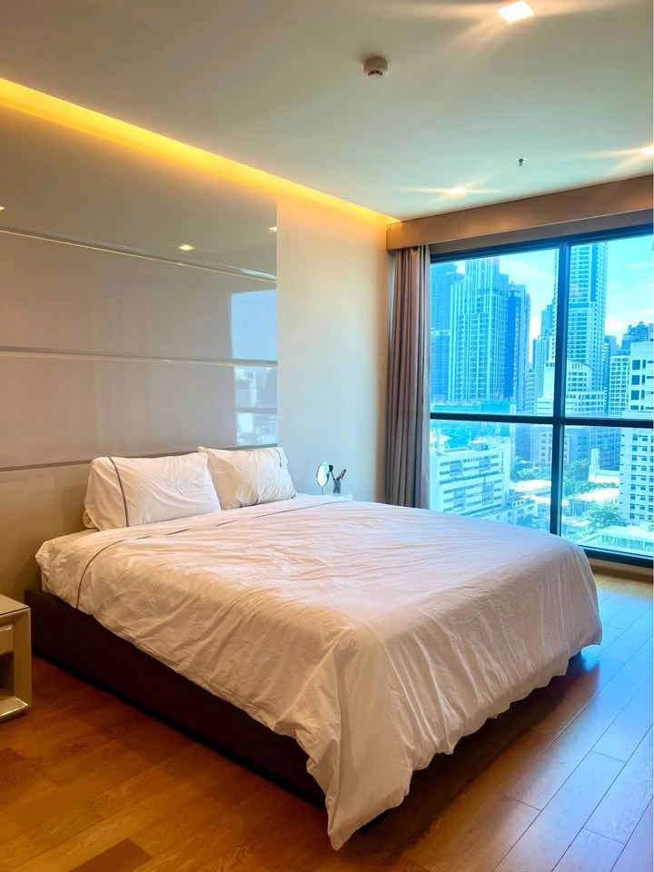 For rent The Address Sathorn, spacious area 56 sq m., 1 bedroom and 1 bathroom, fully furnished, ready to move in, must book.