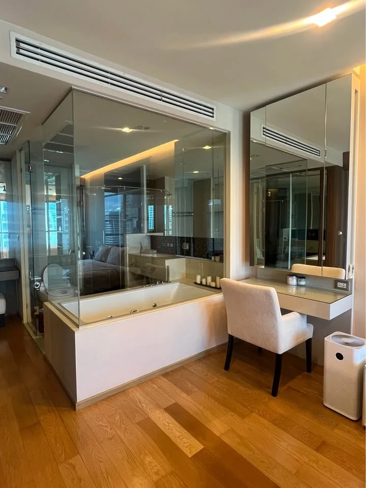 For rent The Address Sathorn, spacious area 56 sq m., 1 bedroom and 1 bathroom, fully furnished, ready to move in, must book.