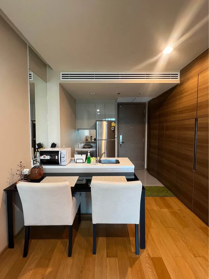 For rent The Address Sathorn, spacious area 56 sq m., 1 bedroom and 1 bathroom, fully furnished, ready to move in, must book.