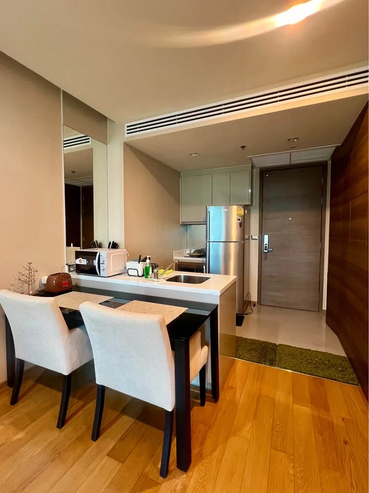 For rent The Address Sathorn, spacious area 56 sq m., 1 bedroom and 1 bathroom, fully furnished, ready to move in, must book.