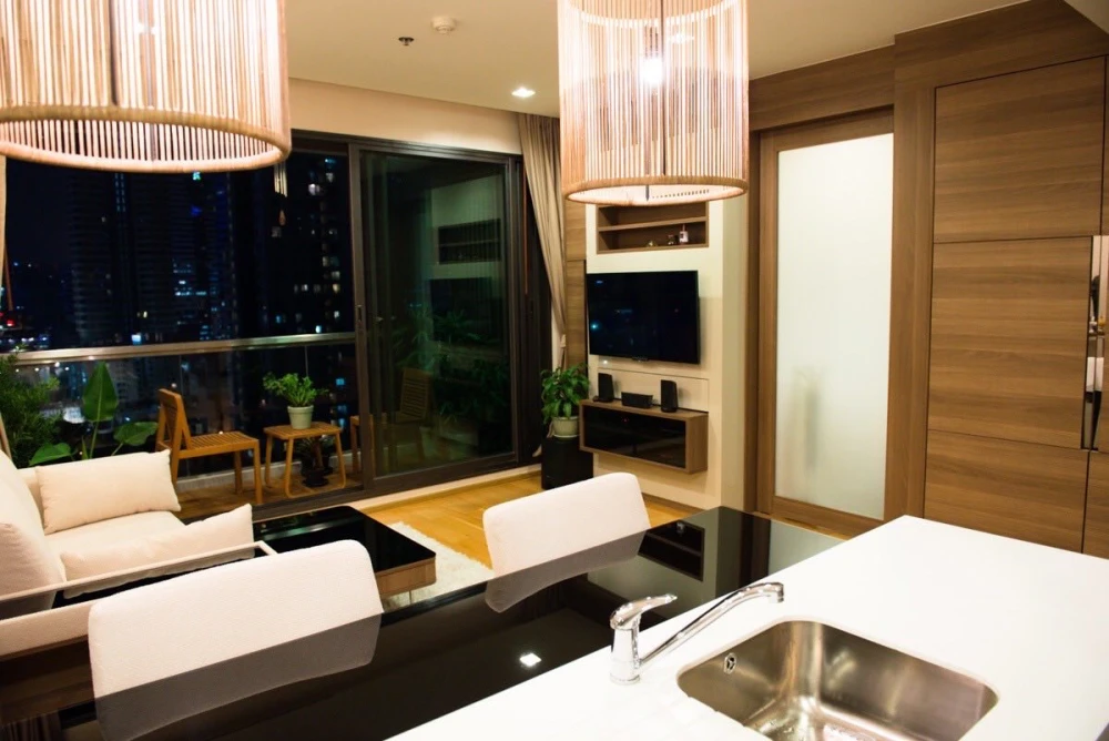 For rent: The Address Sathorn, spacious room, lots of usable space, decorated in a controlled tone, beautiful city view, not blocked, book now.
