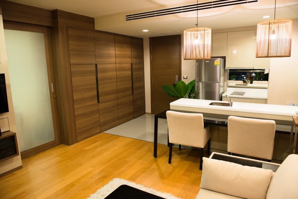 For rent: The Address Sathorn, spacious room, lots of usable space, decorated in a controlled tone, beautiful city view, not blocked, book now.