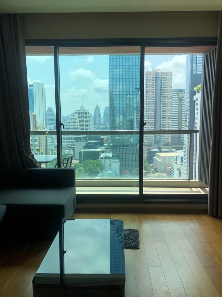 For rent: The Address Sathorn. A lovely, spacious high-floor unit with great ventilation. Book now!