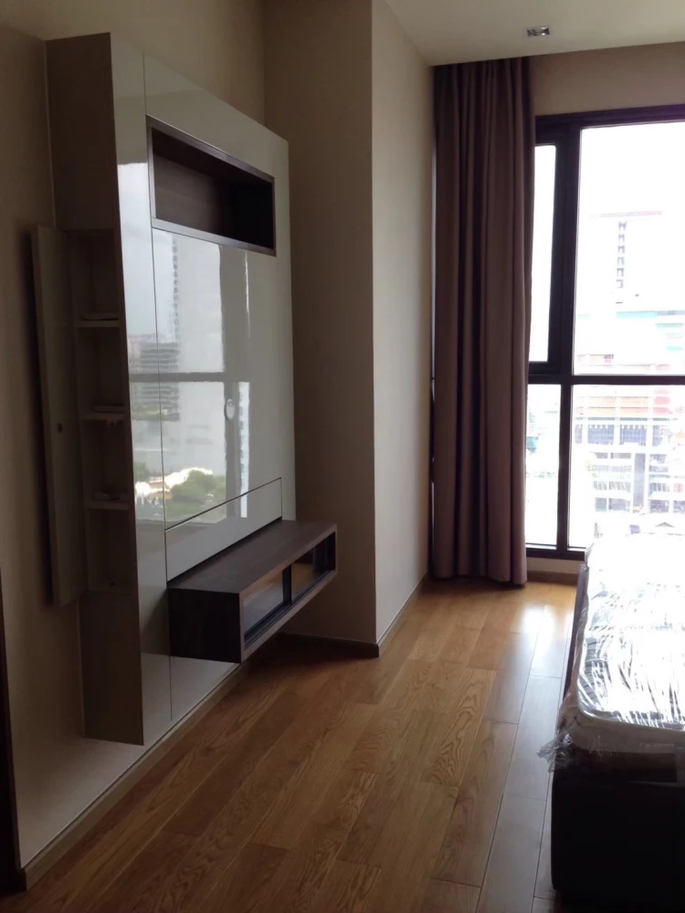 For rent: The Address Sathorn. A lovely, spacious high-floor unit with great ventilation. Book now!