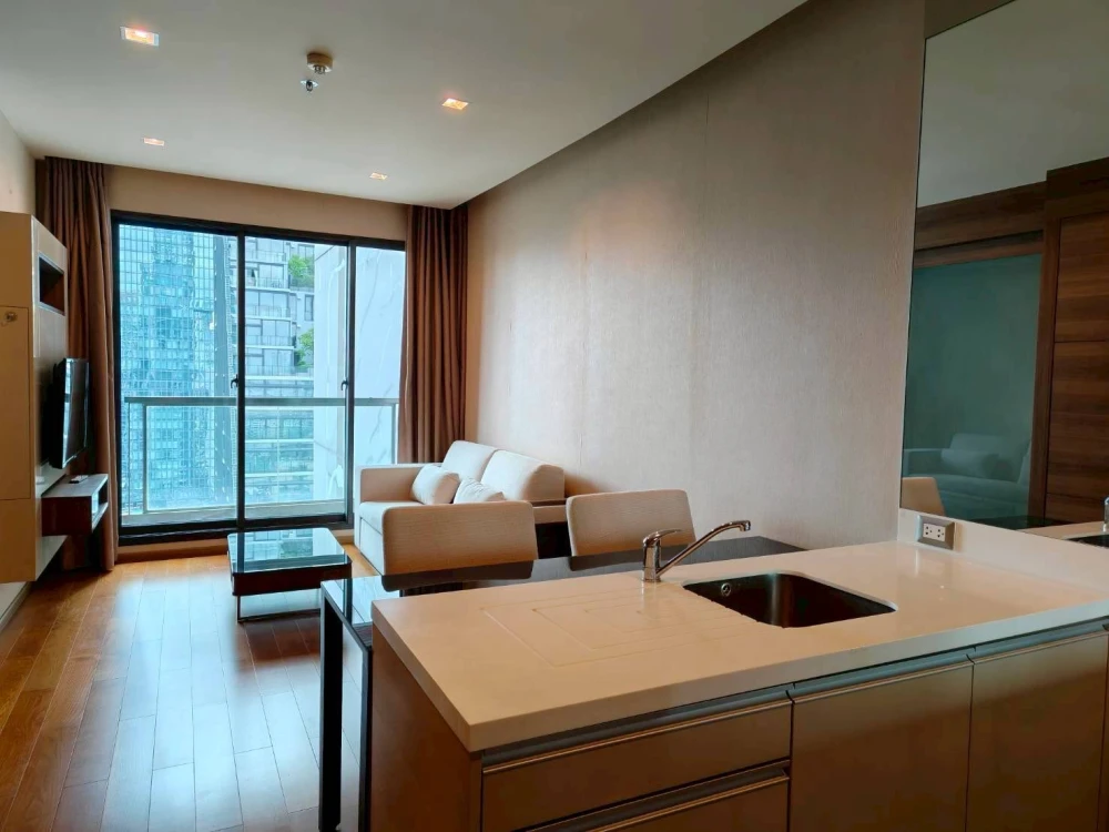 For rent: The Address Sathorn, corner room, not crowded, fully furnished, beautiful view, book now
