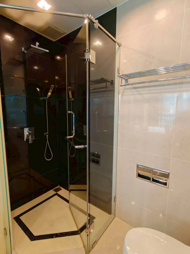 For rent: The Address Sathorn, corner room, not crowded, fully furnished, beautiful view, book now