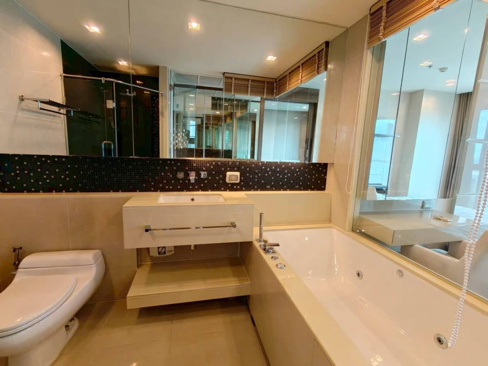 For rent: The Address Sathorn, corner room, not crowded, fully furnished, beautiful view, book now