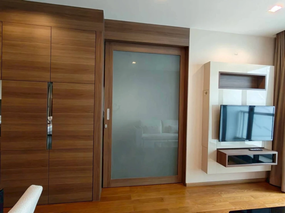 For rent: The Address Sathorn, corner room, not crowded, fully furnished, beautiful view, book now