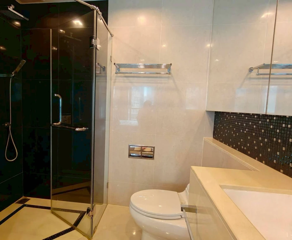 For rent: The Address Sathorn, corner room, not crowded, fully furnished, beautiful view, book now