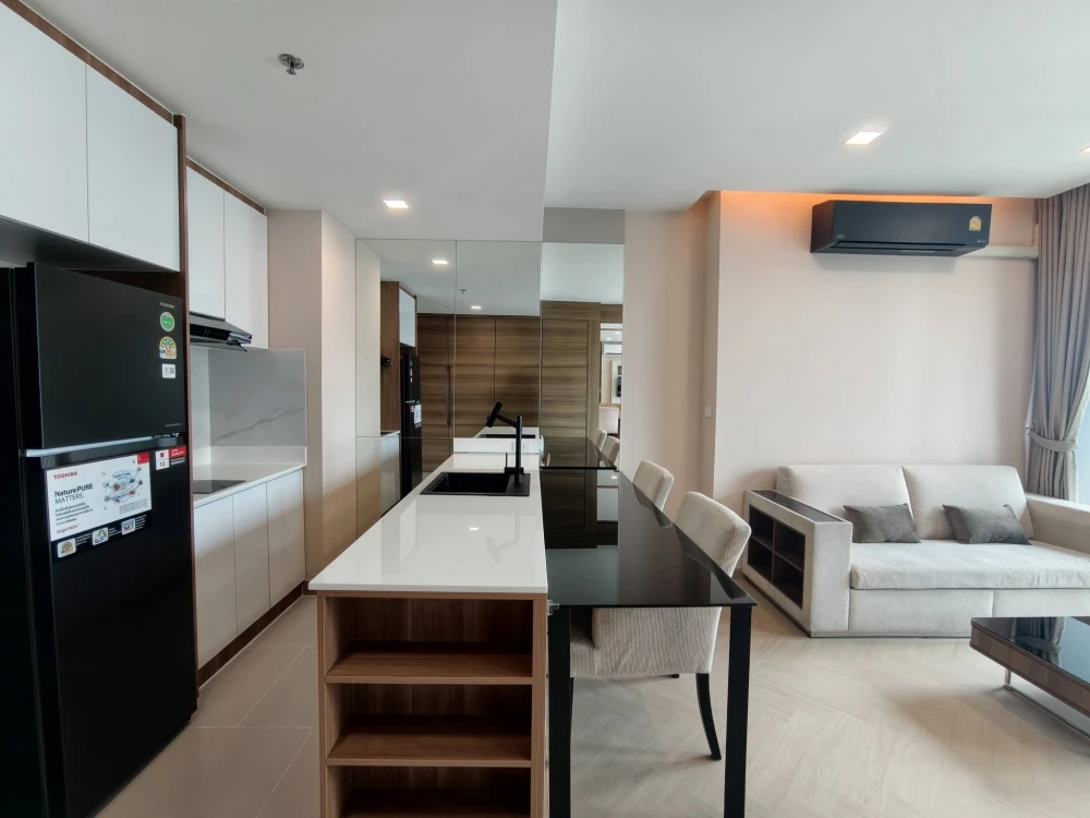 For rent: The Address Sathorn, high-floor unit with high-quality built-in furniture. Book now before it's too late!