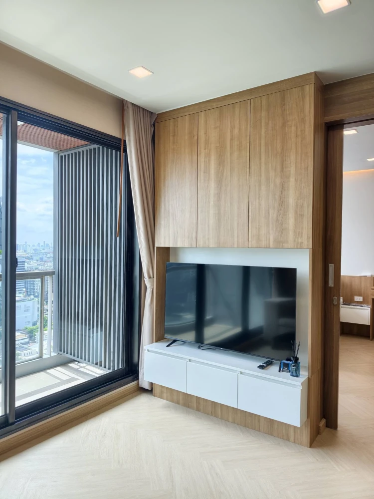 For rent: The Address Sathorn, high-floor unit with high-quality built-in furniture. Book now before it's too late!
