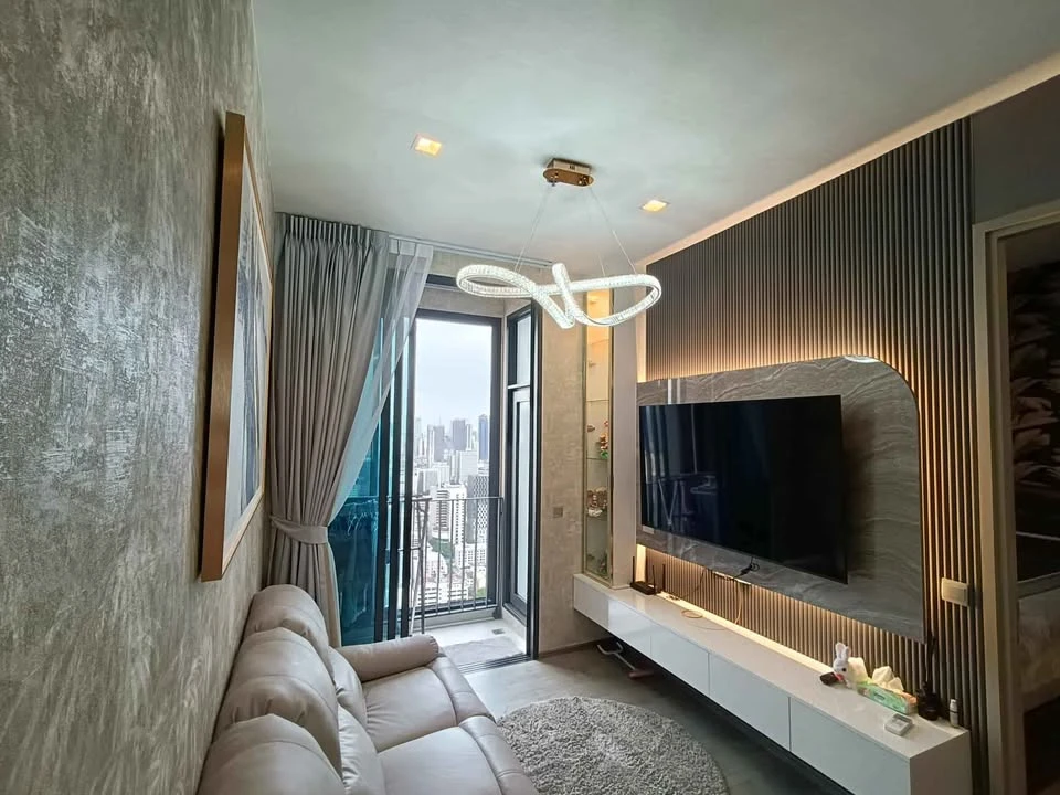 For rent: The Address Siam-Ratchathewi, 39th floor, nice room, fully furnished, nice to live in, reserve now.
