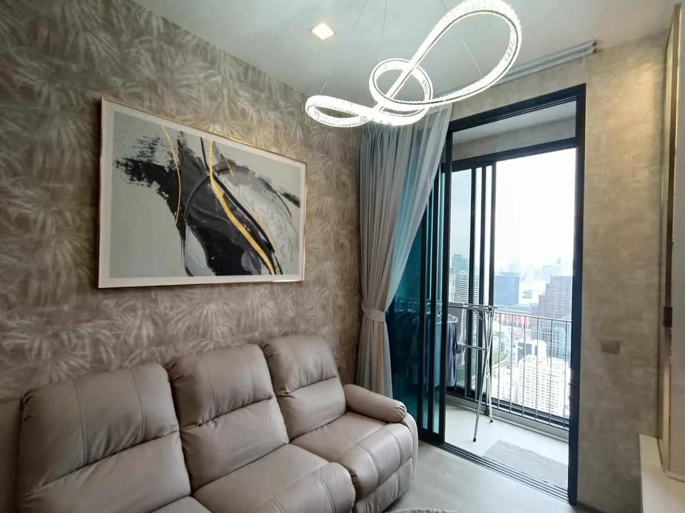 For rent: The Address Siam-Ratchathewi, 39th floor, nice room, fully furnished, nice to live in, reserve now.