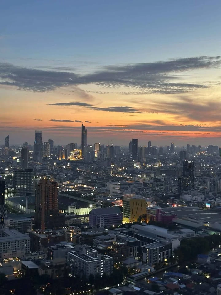 For rent: The Address Siam-Ratchathewi, 39th floor, nice room, fully furnished, nice to live in, reserve now.
