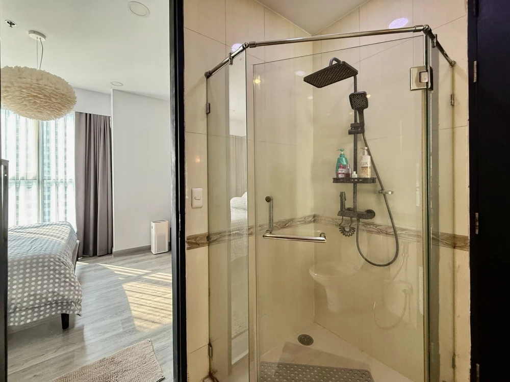 For rent: The Address Siam, 2 bedrooms, 1 bathroom. Stylish and beautifully decorated, a very comfortable place to live.