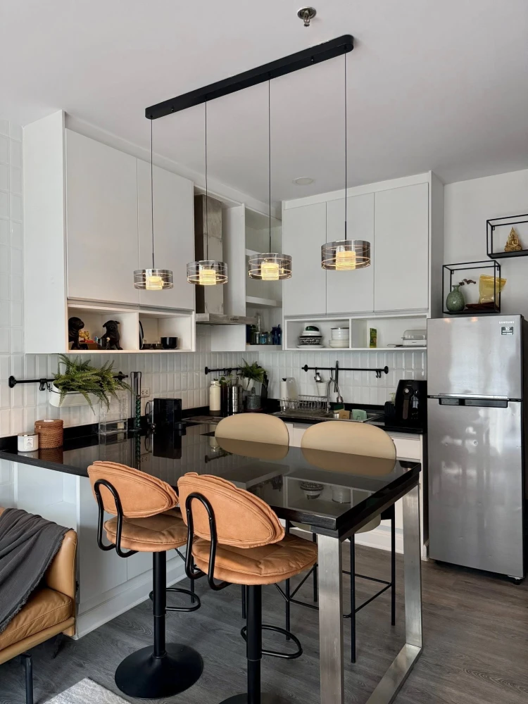 For rent: The Address Siam, 2 bedrooms, 1 bathroom. Stylish and beautifully decorated, a very comfortable place to live.