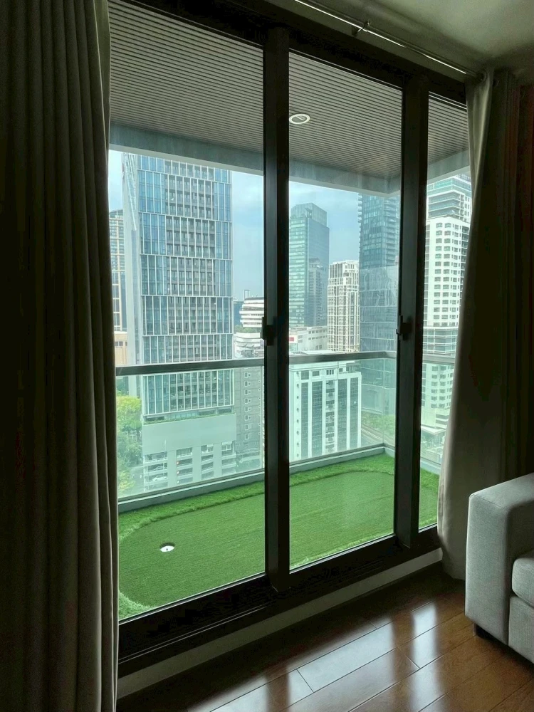 For rent: The Address Sukhumvit 28. Spacious unit on the 17th floor with great views. Book now, don't miss out!