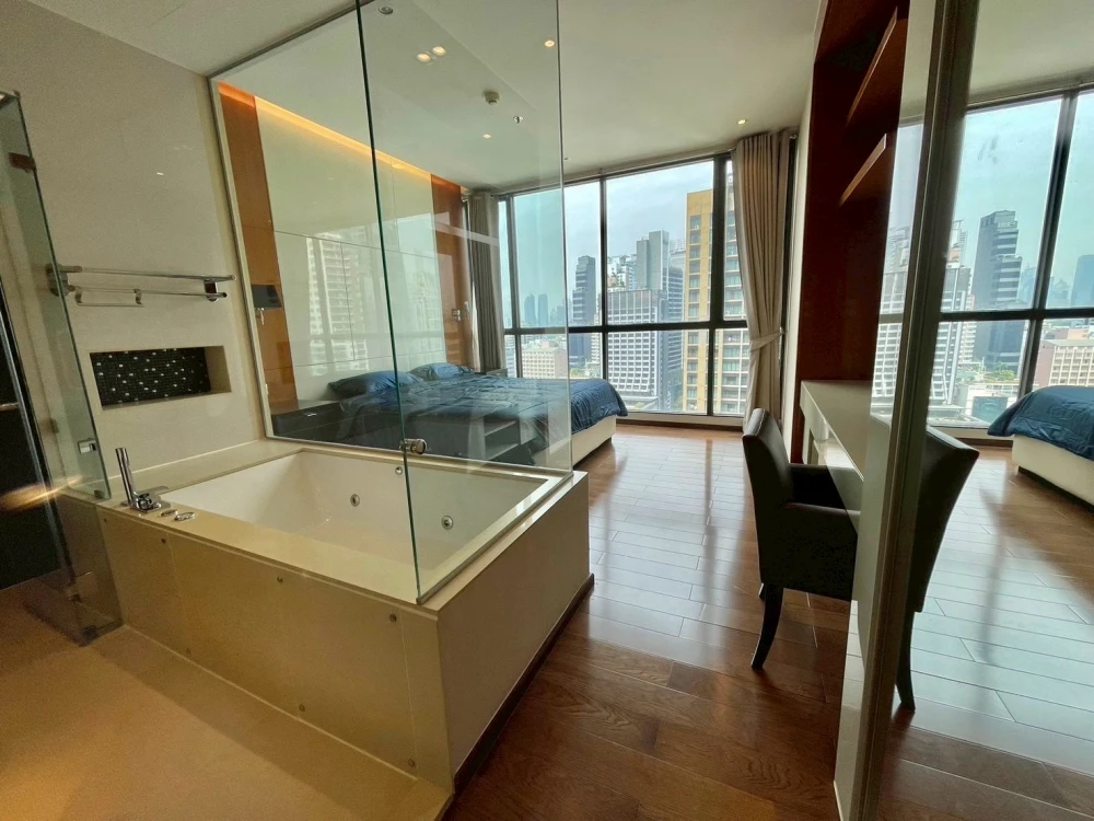 For rent: The Address Sukhumvit 28. Spacious unit on the 17th floor with great views. Book now, don't miss out!