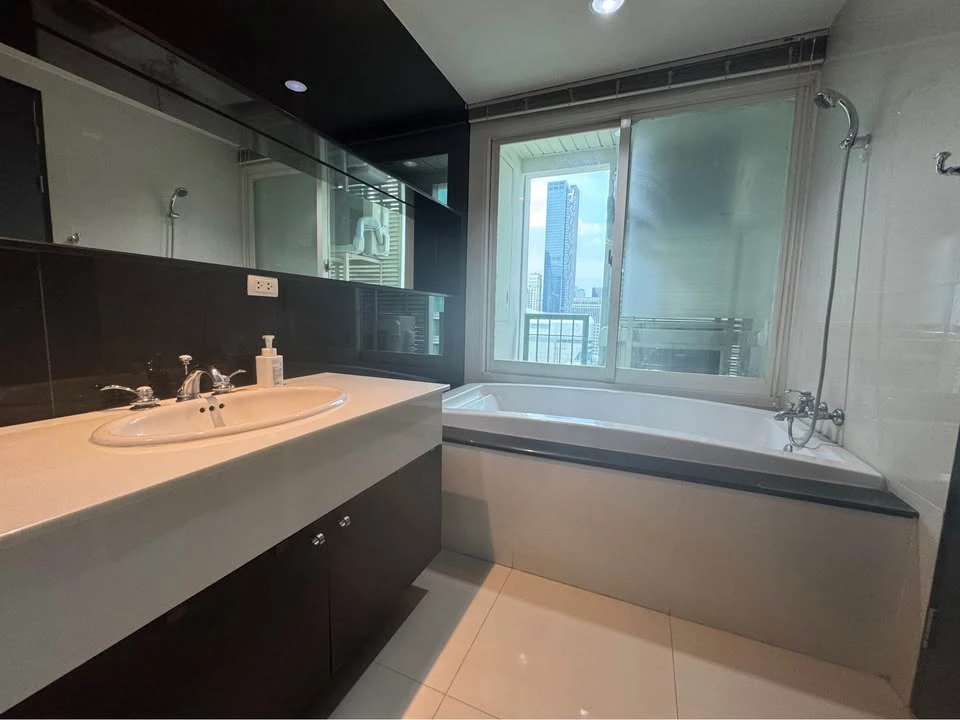 For rent: The Address Chidlom, a nice room, spacious and comfortable. Hurry and book now, don't miss out++