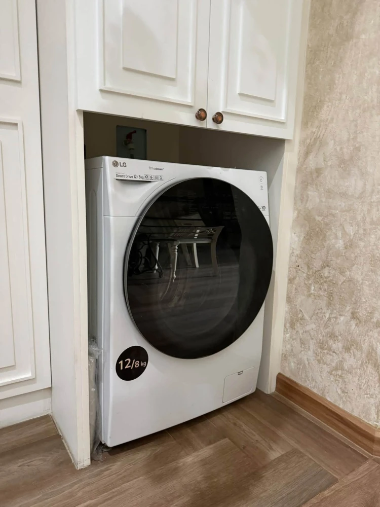 For Rent: The Alcove Thong Lo 10. The balcony door and frame have been upgraded to a soundproof system to minimize noise. The unit offers a very spaci
