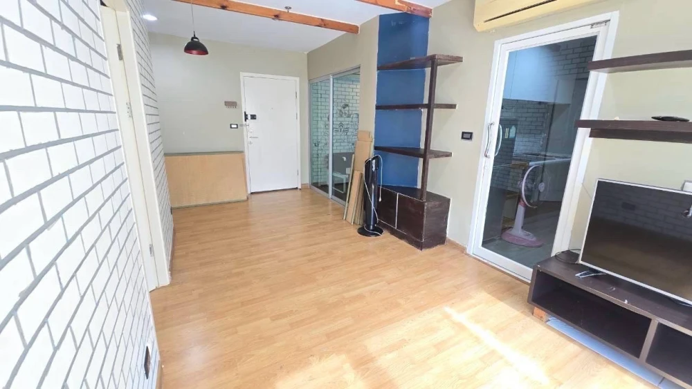 For rent: The Aspire Rama 4, 8th floor, corner unit, pool view, fully furnished. Book now!