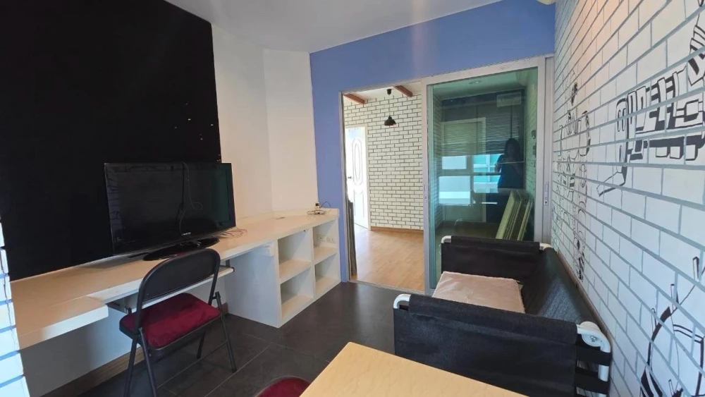 For rent: The Aspire Rama 4, 8th floor, corner unit, pool view, fully furnished. Book now!