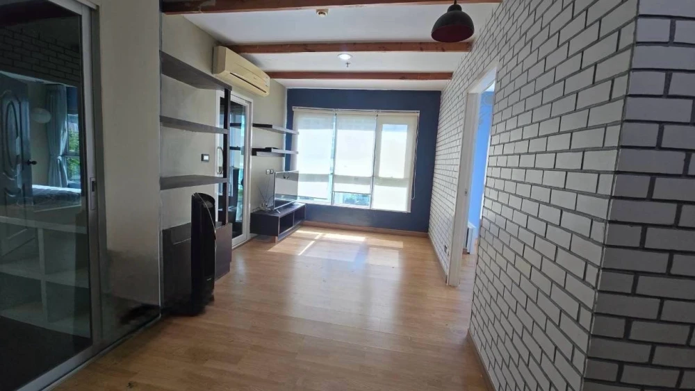 For rent: The Aspire Rama 4, 8th floor, corner unit, pool view, fully furnished. Book now!