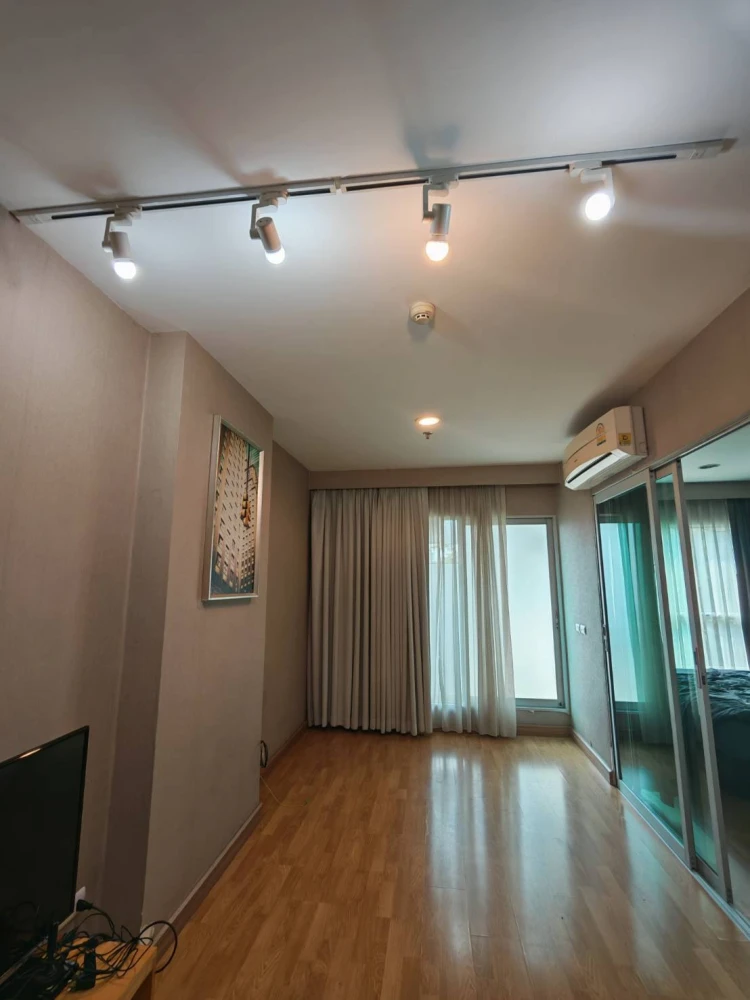 For rent: The Aspire Rama 4, spacious room, lots of usable space, 3rd floor, good location, complete facilities, don't miss it.