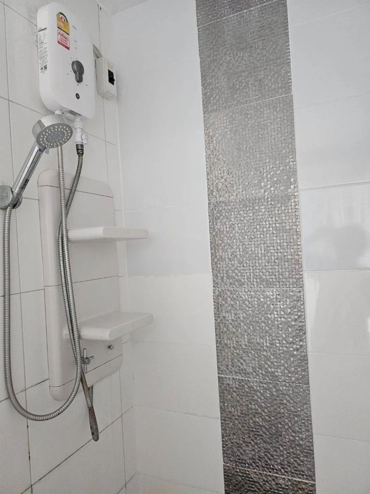 For rent or sale: The Aspire Rama 4, fully furnished room, ready to move in, just bring your bag, urgent!