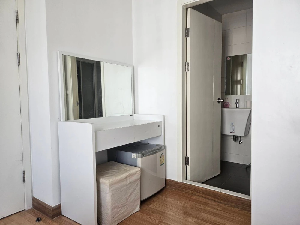 For rent or sale: The Aspire Rama 4, fully furnished room, ready to move in, just bring your bag, urgent!