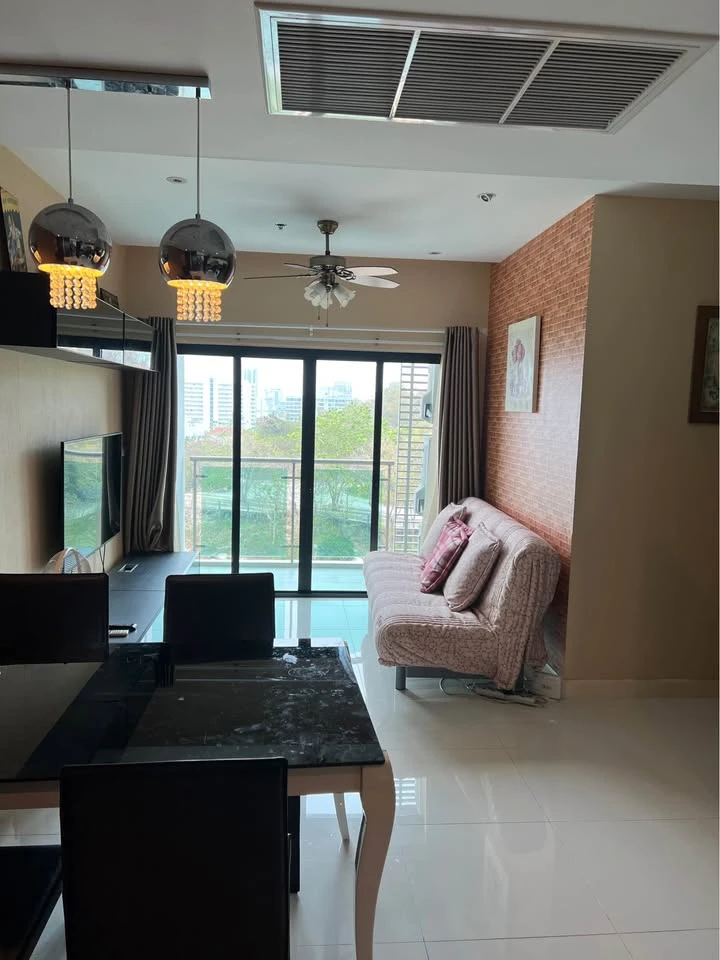 For rent: The axis pattaya, high floor, fully furnished, just bring your bags.