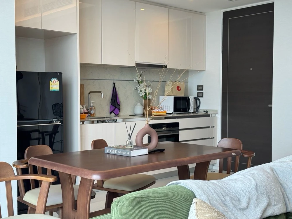 For rent: The Bangkok Sathorn, 33rd floor, river view, fully furnished. Book now!