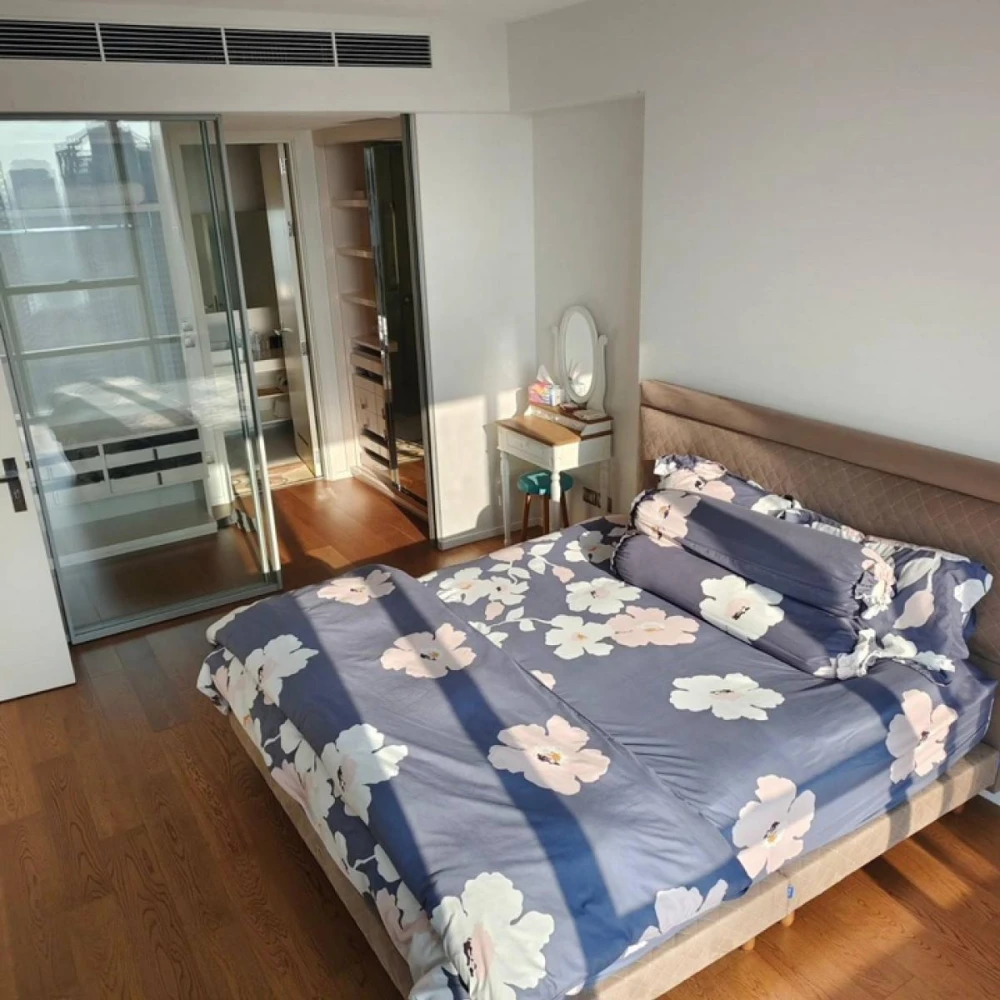 For rent: The Bangkok Sathorn, 33rd floor, river view, fully furnished. Book now!