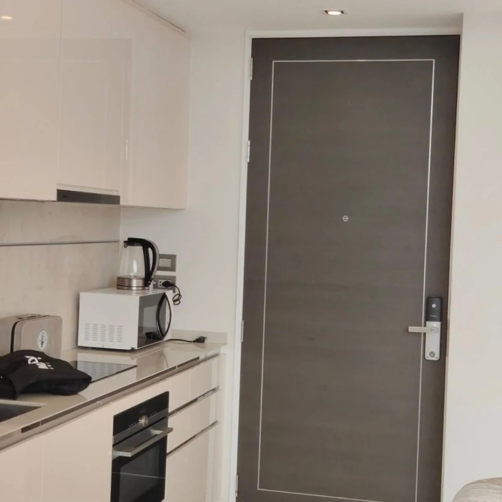 For rent: The Bangkok Sathorn, 33rd floor, river view, fully furnished. Book now!